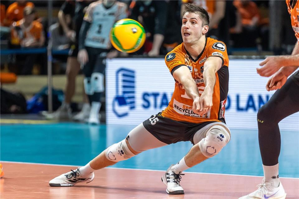 Meister taumelt in die Saison: BR Volleys verlieren wieder  Reichert war einer der erfolgreichsten Angreifer. (Archivbild)Andreas Gora/dpa