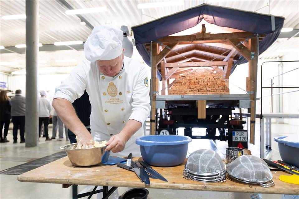 Reichlich Butter, Zucker und Puderzucker kamen dazu.Sebastian Kahnert/dpa