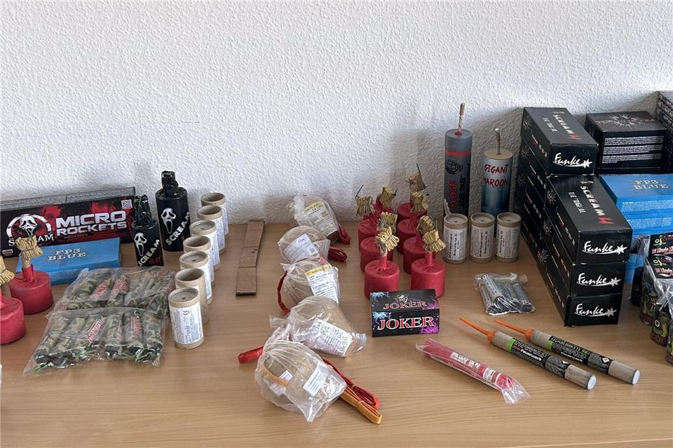 Reichlich illegale Böller hat das Hauptzollamt bereits lange vor Silvester in diesem Jahr sichergestellt. (Handout)--/Zoll MAggdeburg/dpa
