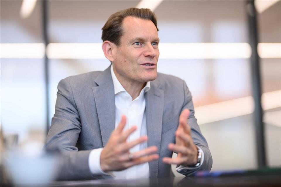 Continental-Chef: Warum am Ende nur Reifen bleiben Reif(en) für den Wandel: Setzer blickt optimistisch in die Zukunft. Julian Stratenschulte/dpa