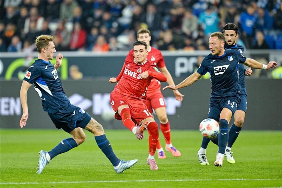 Rein damit: Kölns Said El Mala trifft zur Gästeführung.Uwe Anspach/dpa