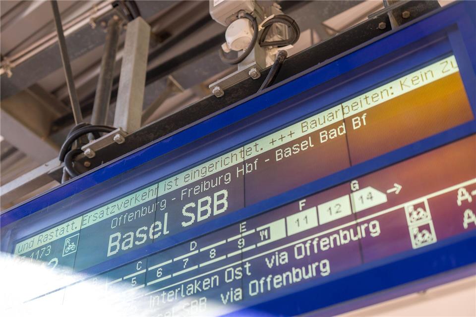Reisende auf Rheintalbahn müssen sich auf Einschränkungen einstellen. (Archivbild)Philipp von Ditfurth/dpa