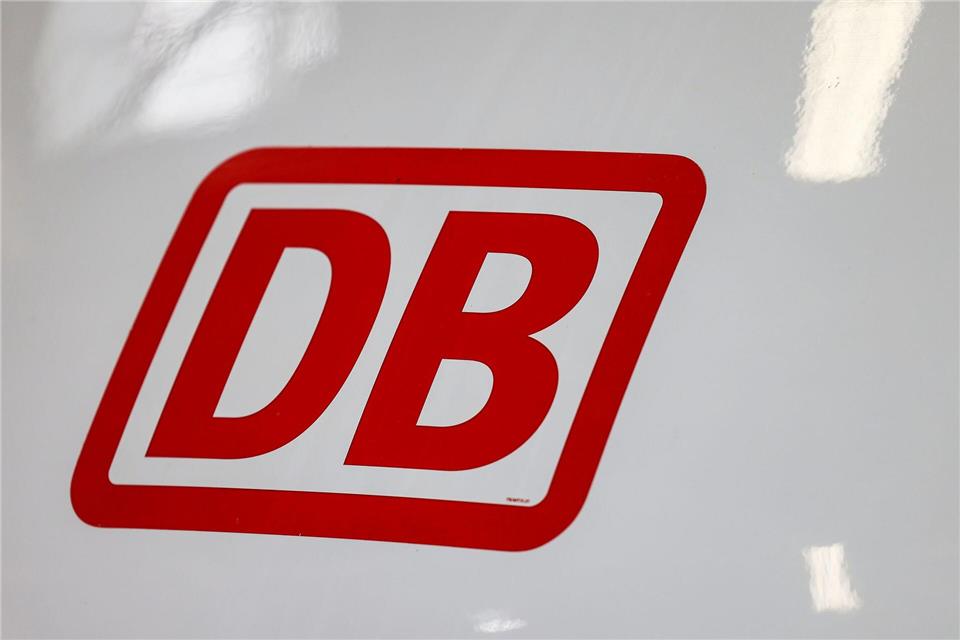 Reisende müssen auf der Rheintalbahn am Sonntag mit Beeinträchtigungen rechnen. (Symbolbild)Oliver Berg/dpa