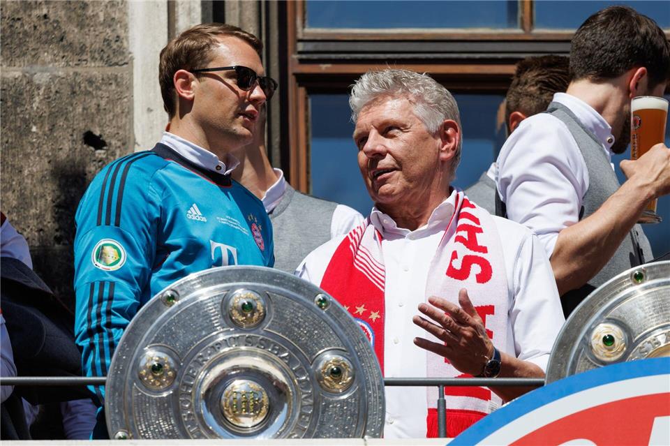 Reiter ist seit seiner Kindheit Bayern-Fan und steht bei Meisterfeiern mit auf dem Rathaus-Balkon (Archiv). Matthias Balk/dpa