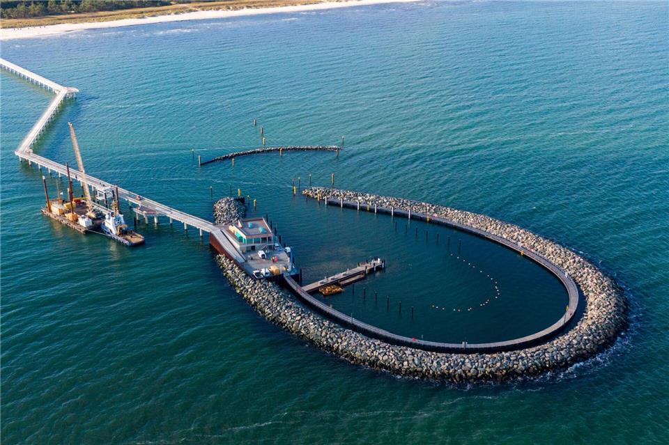 Rekordverdächtig: Die Seebrücke Prerow soll mit rund 720 Metern die längste Seebrücke im Ostseeraum sein.Stefan Sauer/dpa
