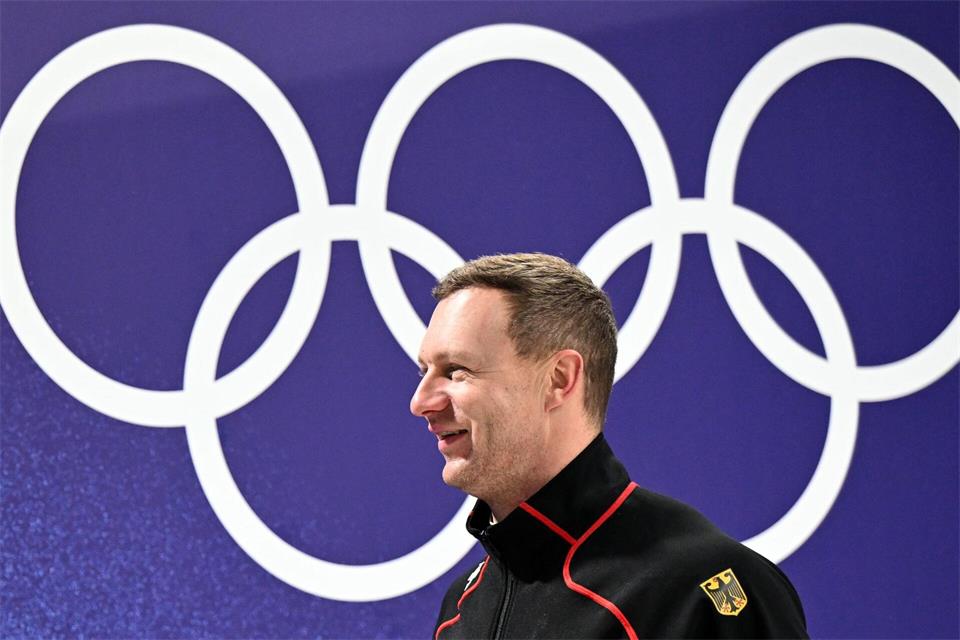 Rekordweltmeister Francesco Friedrich kann wieder auf seinen Bob-Anschieber Simon Wulff zurückgreifen. (Archivbild)Robert Michael/dpa