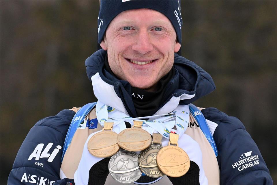 Rekordweltmeister Johannes Thingnes Bö glaubt an Franziska Preuß. (Archivbild)Martin Schutt/dpa