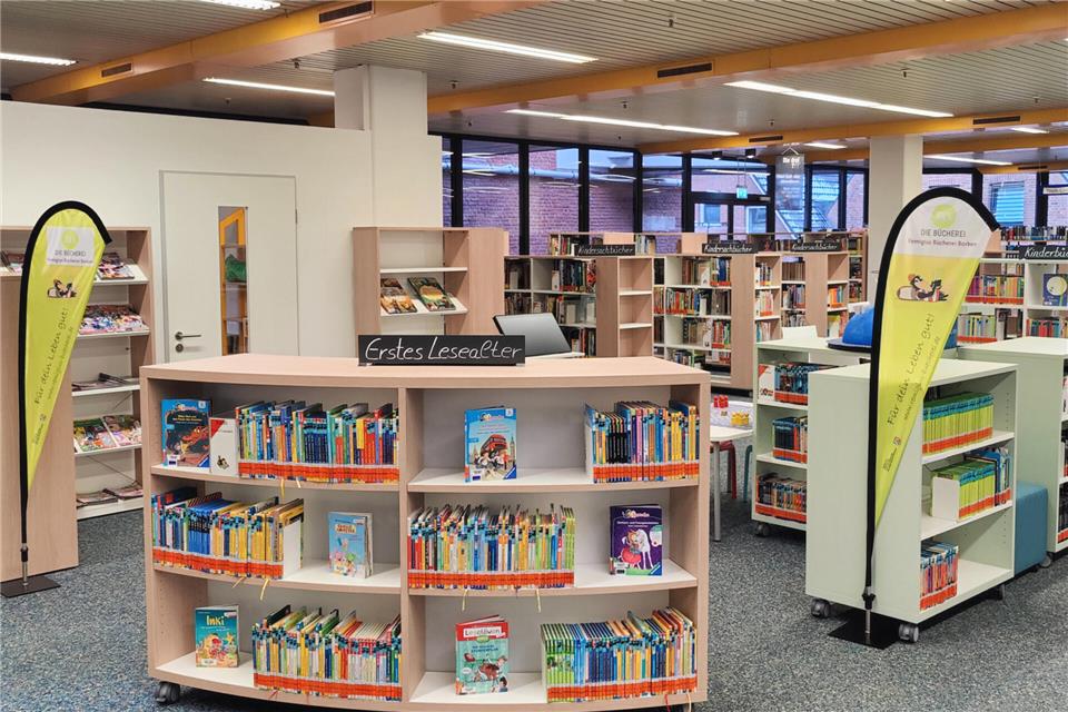 Remigius-Bücherei hat nach einer Neugestaltung neue, kindgerechte Regale.