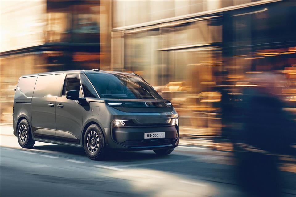 Renault bringt 2026 die nächste Generation des Trafic auf den Markt: Der vollelektrische Transporter basiert auf einer neuen Plattform, die einen ebenen Ladeboden, eine niedrigere Ladekante und ein flacheres Dach ermöglicht.Renault/dpa-tmn