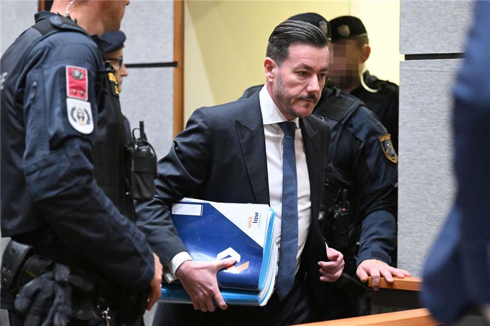 Benko-Prozess: Richter beraten Urteil René Benko verfolgte den zweiten Prozesstag mit großer Aufmerksamkeit Barbara Gindl/APA/dpa