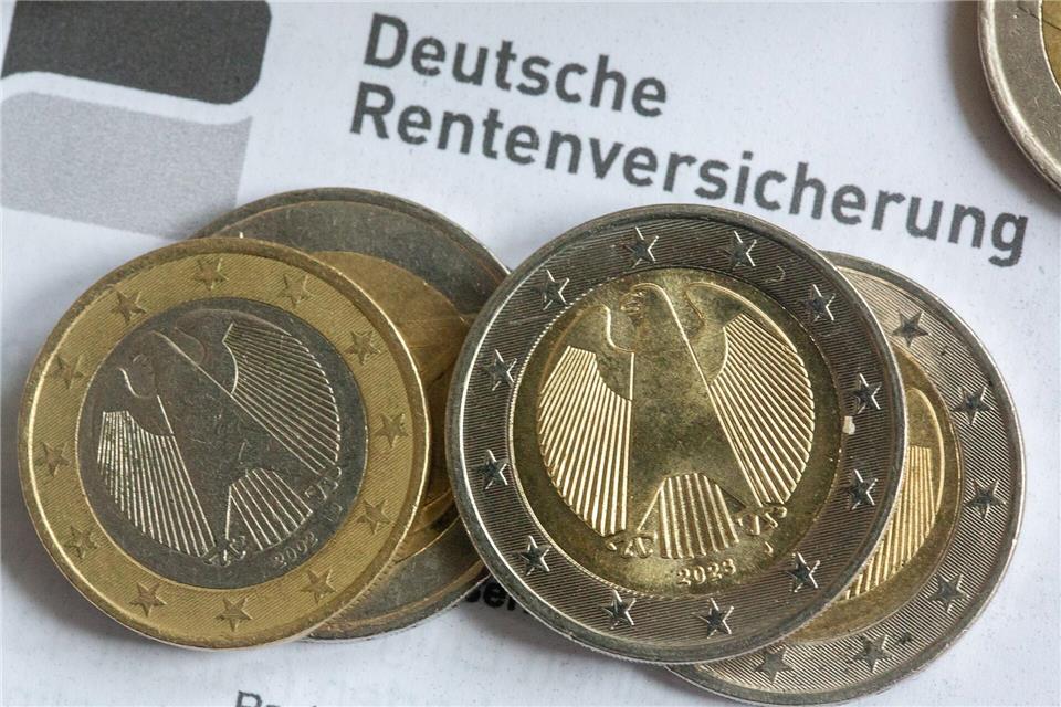 Rentnerinnen und Rentner bekommen höhere Bezüge. (Symbolbild)Fernando Gutierrez-Juarez/dpa