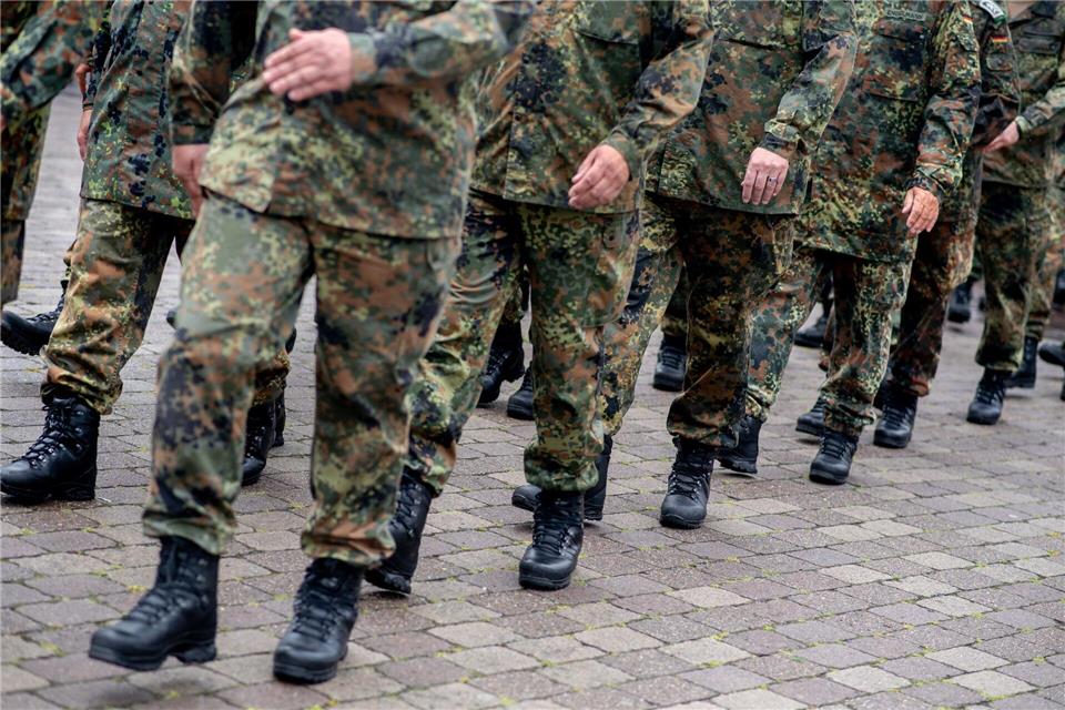 Reservisten der Bundeswehr marschieren.Hauke-Christian Dittrich/dpa