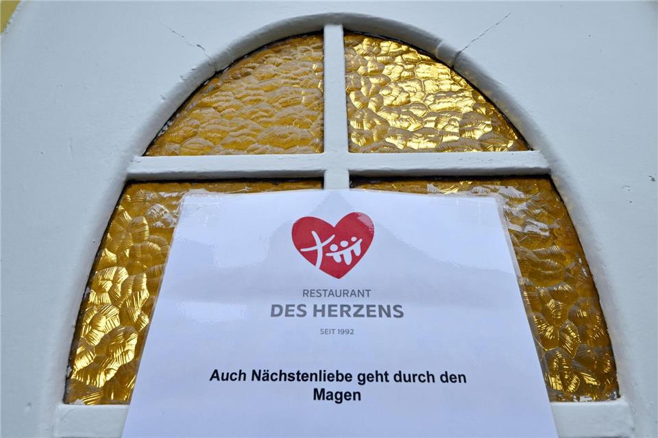 Restaurant des Herzens lädt bedürftige Menschen in Erfurt ein. (Archivbild) Martin Schutt/dpa