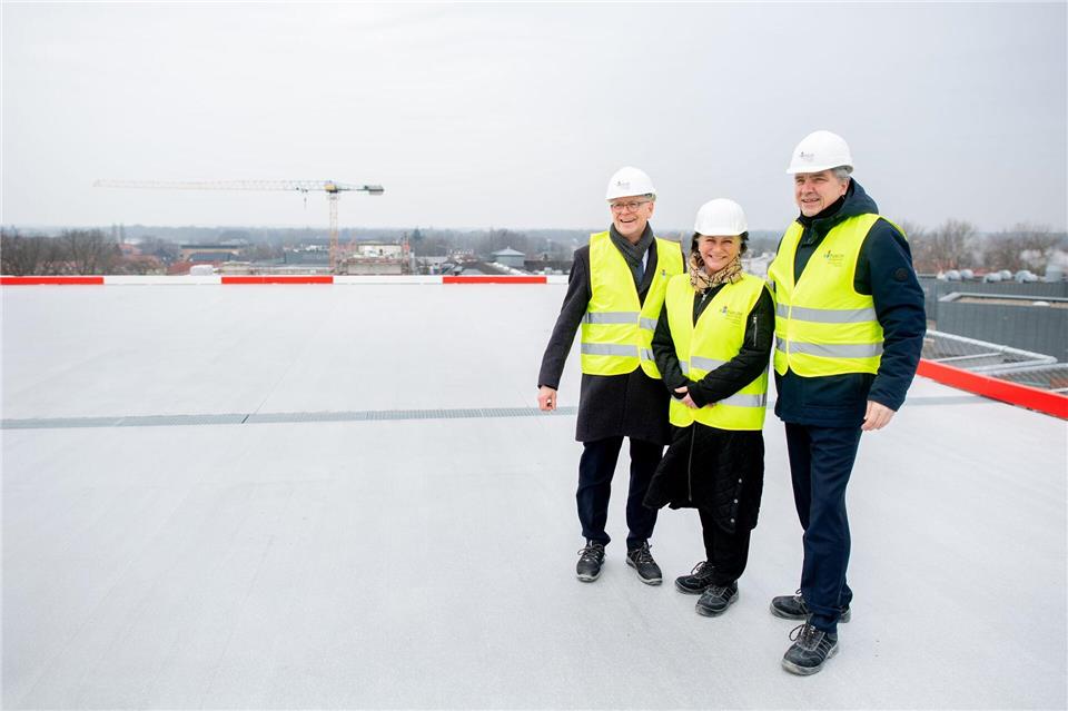 Rettungshubschrauber sollen ab Mitte 2027 auf dem Dach des neuen Herz-Notfall-Zentrums in Oldenburg landen. Hauke-Christian Dittrich/dpa