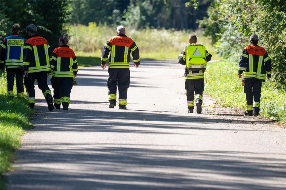 Rettungskräfte suchen nach einem vermisstem 83-jährigen Mann.Peter Kneffel/dpa