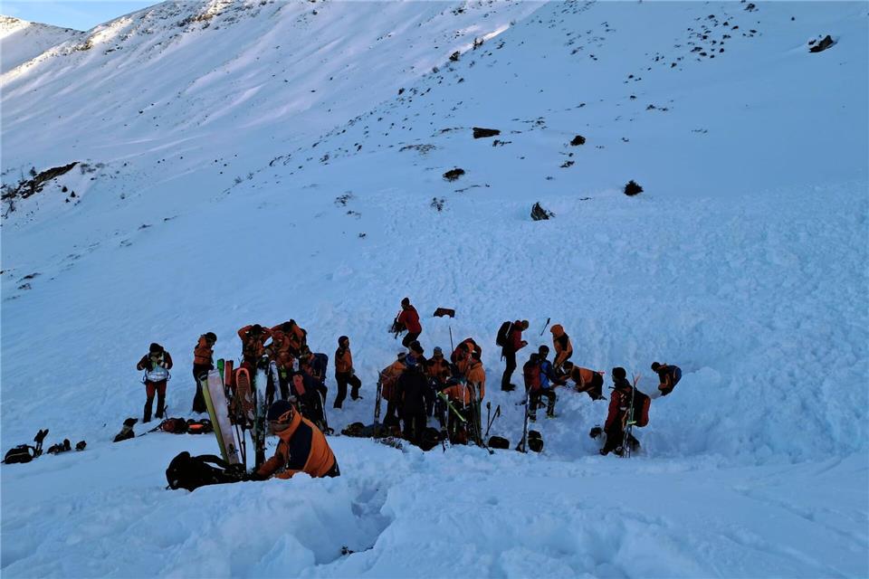 Rettungskräfte waren am Finsterkopf im Einsatz. ---/Hundestaffel Bergrettung/dpa