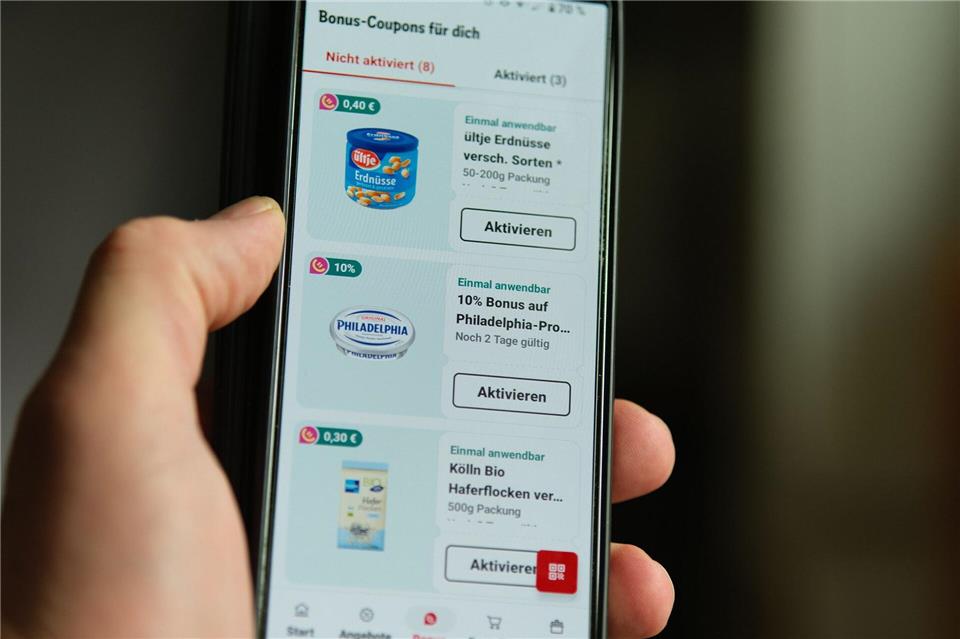 Rewe lockt Kunden mit einem Bonus - der Gesamtpreis der betreffenden Produkte wird nicht angezeigt.Georg Hilgemann/dpa