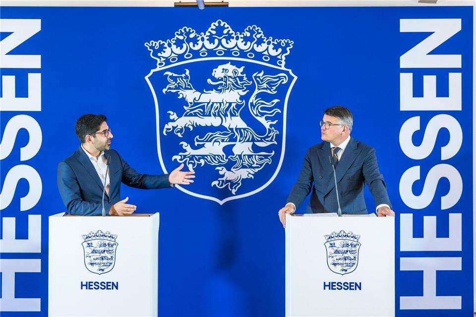 Rhein (CDU, r.) und Mansoori (SPD) sprachen von einem Klima des gegenseitigen Vertrauens zwischen CDU und SPD. Andreas Arnold/dpa