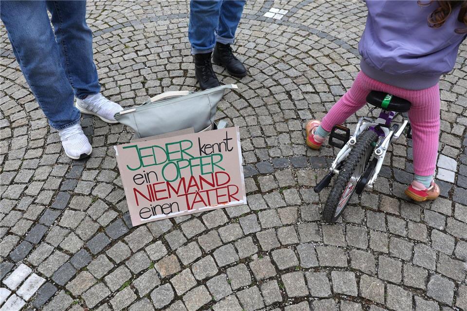 Rheinland-Pfalz schafft die Stelle einer unabhängigen Landesbeauftragten gegen sexualisierte Gewalt an Kindern und Jugendlichen. (Symbolbild) Karl-Josef Hildenbrand/dpa