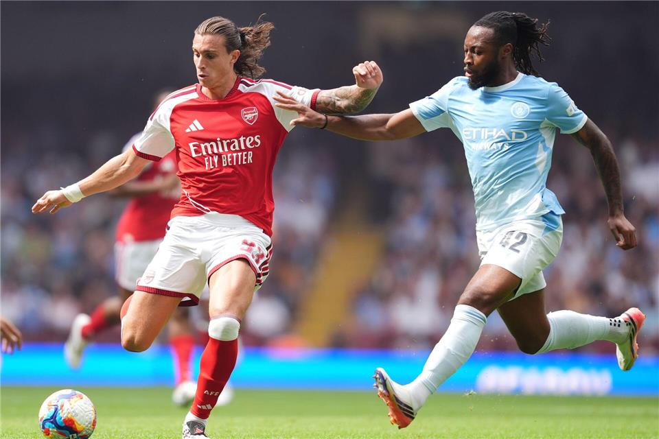 Riccardo Calafiori traf im Supercup gegen Pokalsieger Man City bereits nach 23. Minuten für Meister Arsenal.Nick Potts/PA Wire/dpa