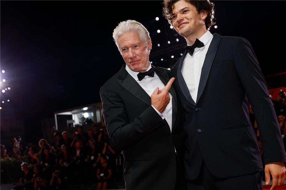 Richard Gere (l) und sein Sohn Homer Gere. (Archivbild)Joel C Ryan/Invision/AP