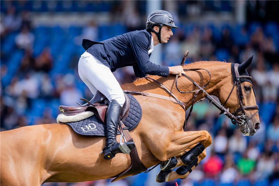 Richard Vogel und die deutschen Springreiter dürfen sich nun doch auf einen Nationenpreis in Deutschland freuen.Rolf Vennenbernd/dpa