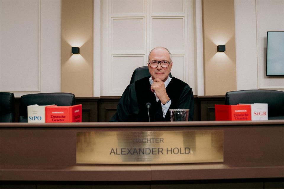 Richter Alexander Hold ist zurück.Joyn/BECKER FILMS/Joyn/dpa