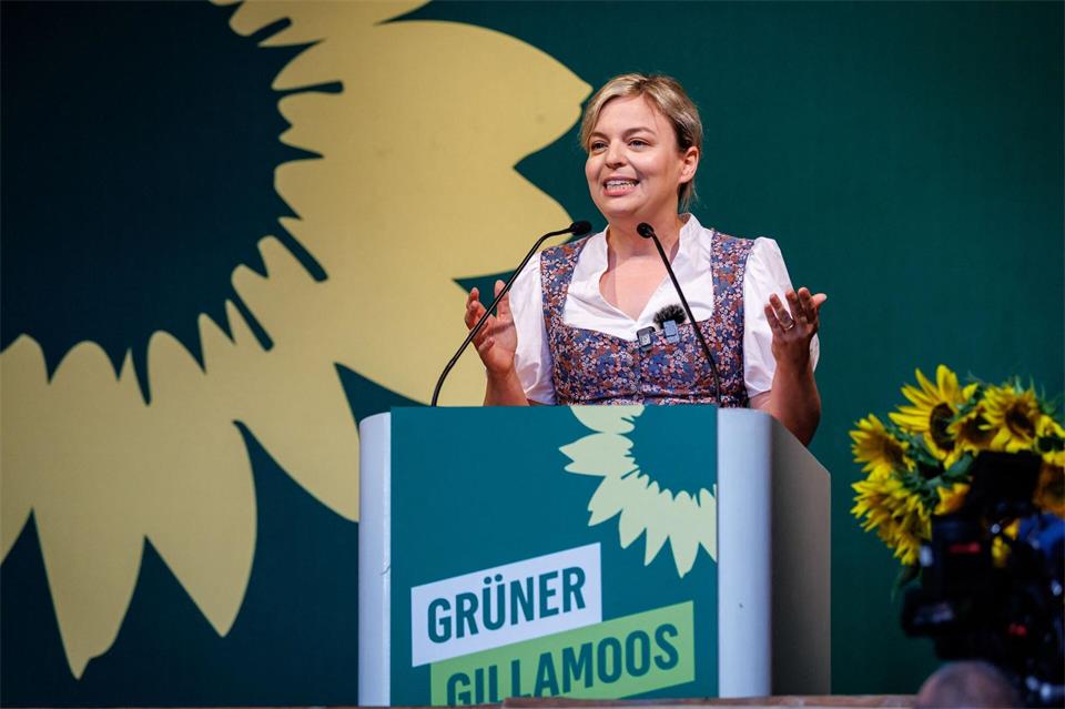 Rief zum gemeinsamen Kampf für die Demokratie auf: Bayerns Grünen-Landtagsfraktionschefin Katharina Schulze.Daniel Karmann/dpa