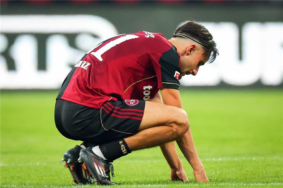 Riesenenttäuschung beim 1. FC Nürnberg nach der späten Niederlage.Daniel Karmann/dpa
