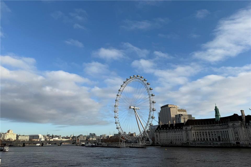 Sightseeing mit Flatrate: Lohnen sich Citypässe? Riesenrad an der Themse: In den Gondeln des London Eye sieht man die britische Hauptstadt aus ungewöhnlicher Perspektive.picture alliance/dpa