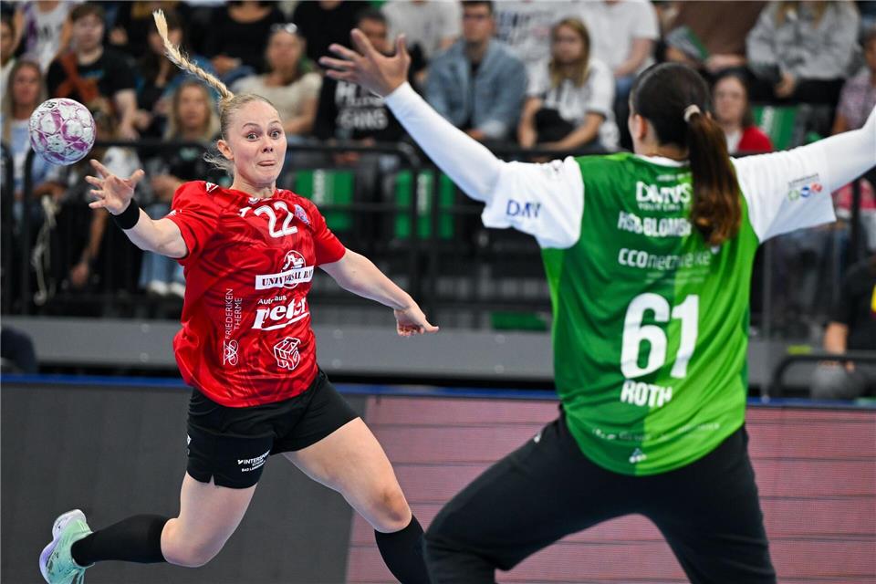 Rikke Hoffbeck Petersen und die Bundesliga-Handballerinen des Thüringer HC ließen TuS Metzingen keine Chance.Sven Hoppe/dpa