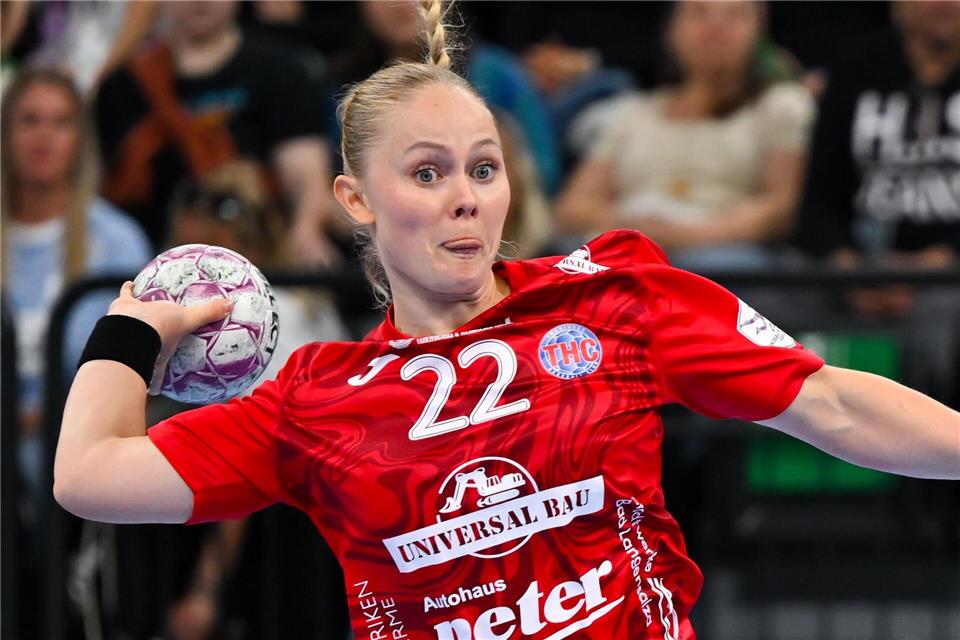 Rikke Hoffbeck Petersen und die Bundesliga-Handballerinnen des Thüringer HC setzten sich im Ostduell gegen den BSV Sachsen Zwickau souverän durch. (Archivbild) Sven Hoppe/dpa
