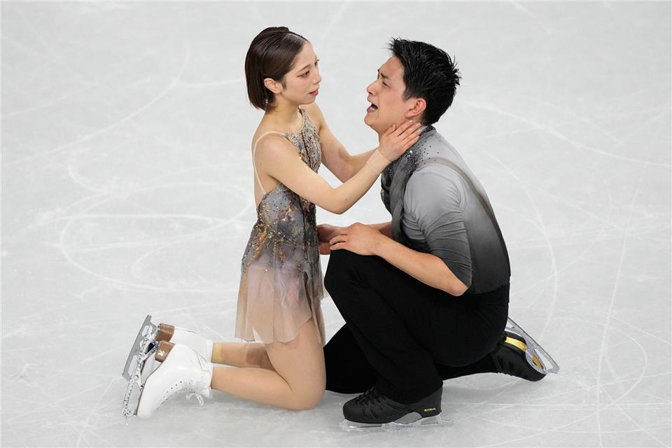 Riku Miura und Ryuichi Kihara holten dank einer Weltrekord-Kür Gold.Natacha Pisarenko/AP/dpa