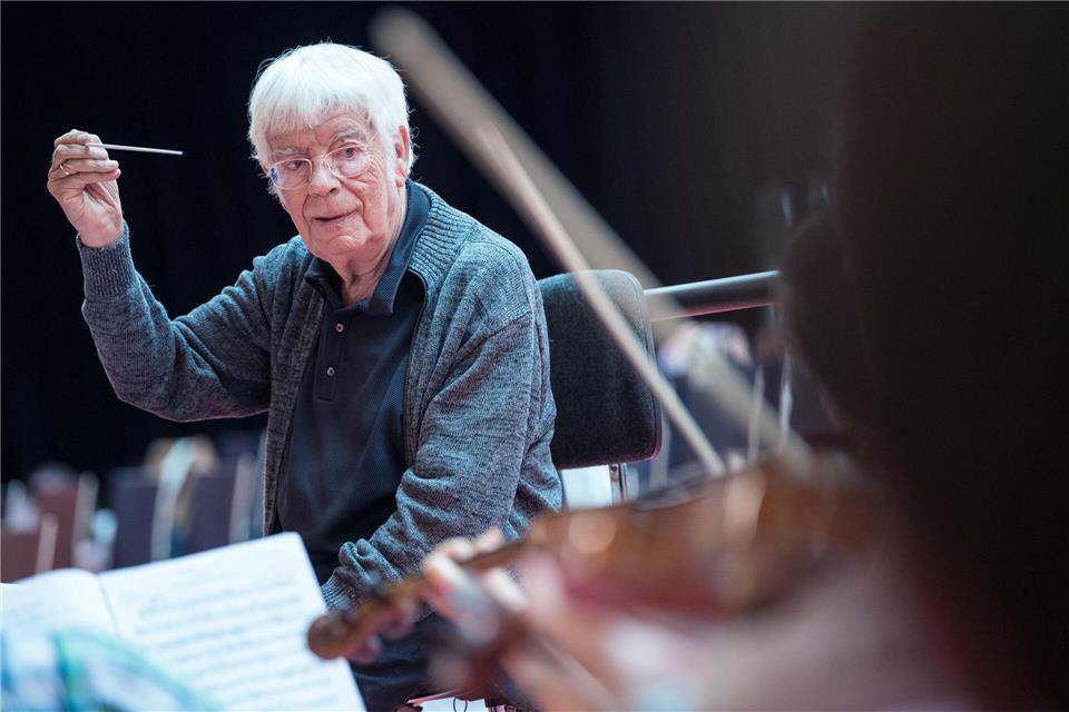 Rilling arbeitete und dirigierte leidenschaftlich, perfektionistisch, er war ruhelos und zurückhaltend.(Archivbild)picture alliance / Sebastian Gollnow/dpa