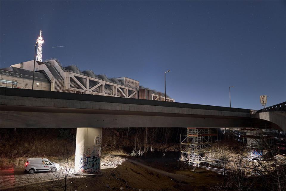 Ringbahnbrücke der A100 Richtung Norden nun voll gesperrt. Michael Ukas/dpa