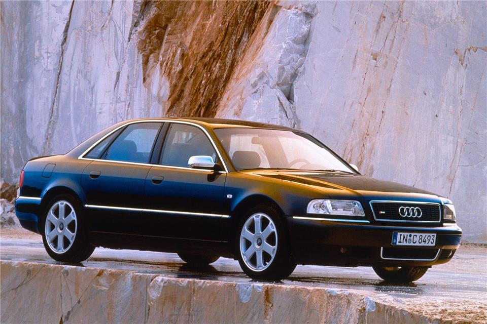 Ringkampf im Oberhaus: Der erste sportliche S8 verfügte über einen V8 mit 340 PS.Audi AG/dpa-tmn