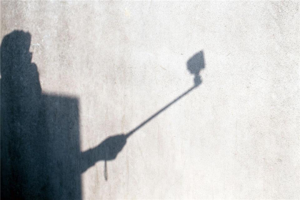 Riskante Aktionen im Straßenverkehr für Livestreams können von der Polizei mitunter geahndet werden. (Symbolbild)picture alliance / dpa