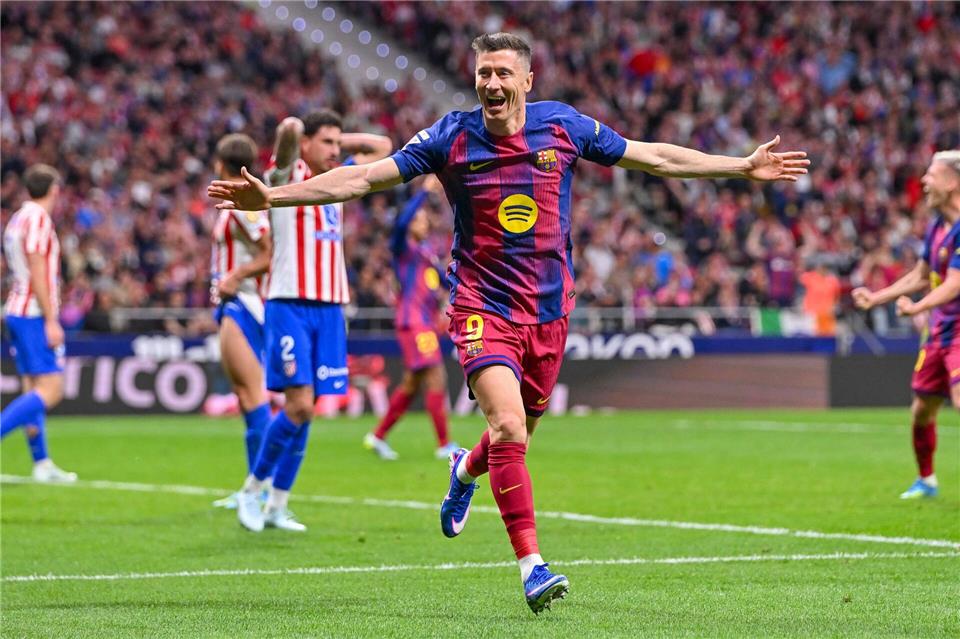 Robert Lewandowski traf mit der Schulter zum Sieg des FC Barcelona.Oscar Manuel Sanchez/ZUMA Press Wire/dpa