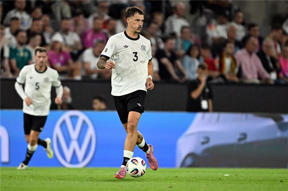 Eintracht-Chef: Koch derzeit bester deutscher Abwehrspieler Robin Koch ist in den Augen von Eintracht Frankfurts Sportvorstand Markus Krösche der momentan beste deutsche Abwehrspieler.Federico Gambarini/dpa