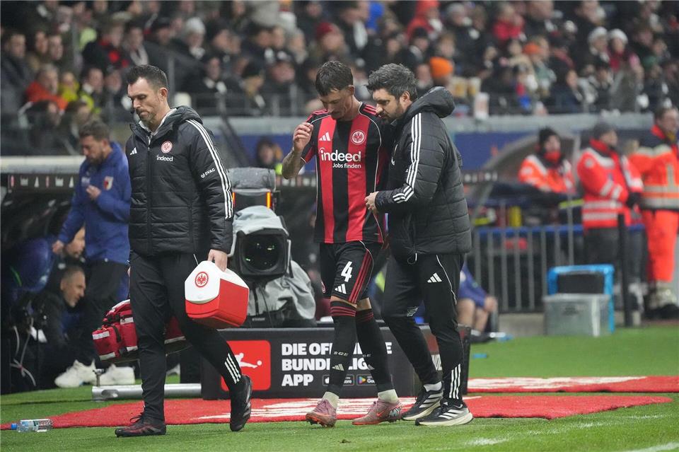 Robin Koch musste verletzt vom Feld.Marc Schüler/dpa
