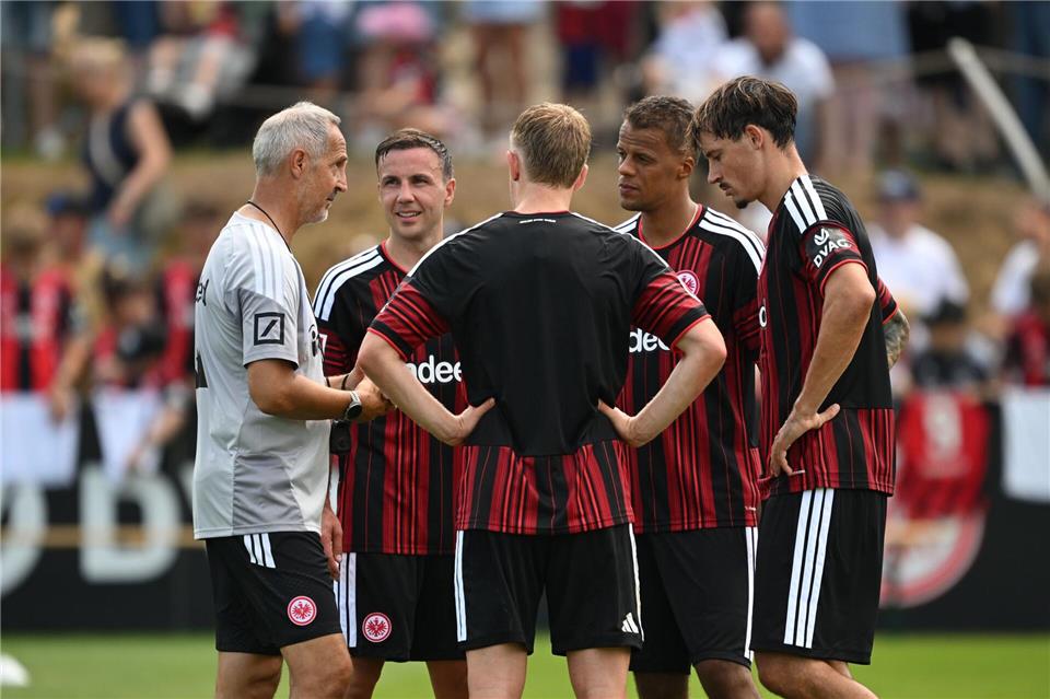 Robin Koch (r.): rechte Hand von Trainer Adi Hütter? (Archivbild)Florian Wiegand/dpa