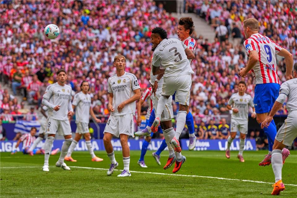 Robin Le Normand leitete den 5:2-Erfolg über Real Madrid per Kopf ein.Manu Fernandez/AP/dpa