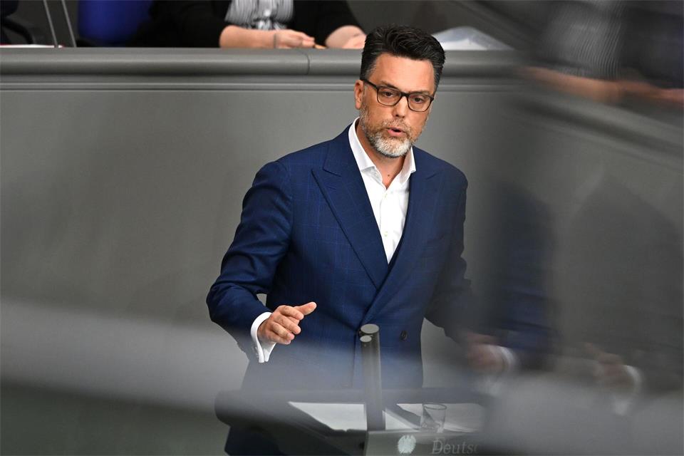 Robin Wagener ist Verteidigungspolitiker der Grünen-Bundestagsfraktion. (Archivfoto)Elisa Schu/dpa