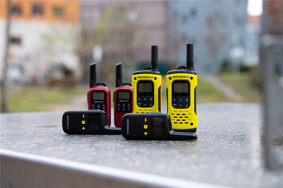 Robuster Auftritt: Anders als die meisten Smartphones fühlen sich viele Walkie-Talkies in ruppiger Umgebung wohl.Nico Tapia/dpa-tmn