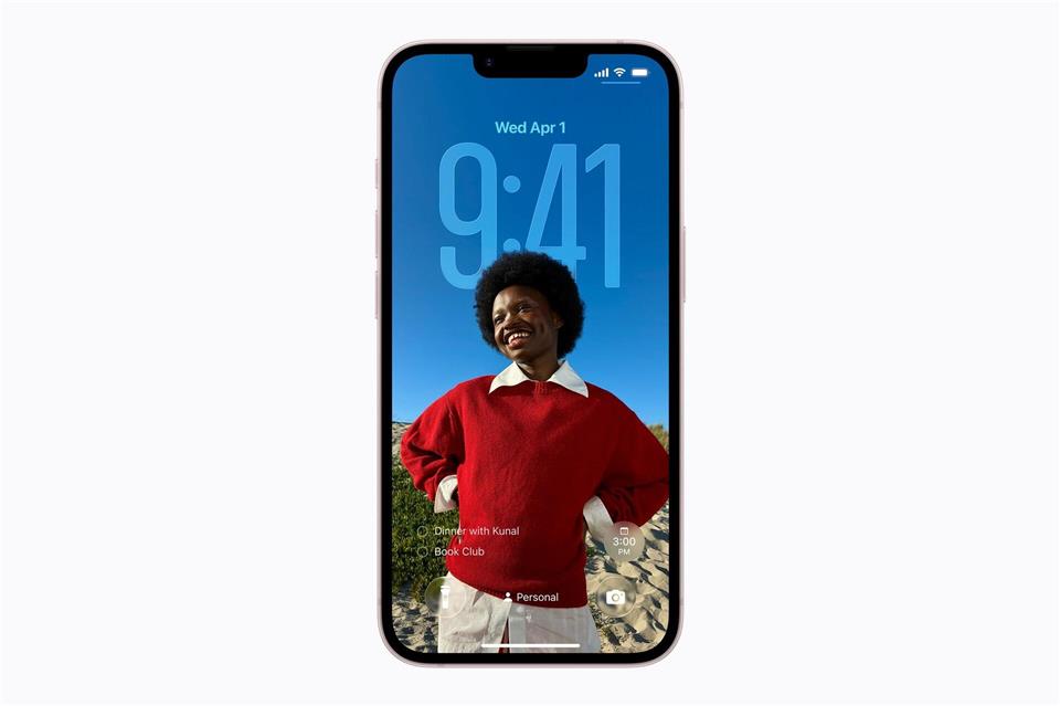 Robusteres Displayglas: Das Ceramic Shield 2 schützt den Bildschirm besser vor Kratzern und erhöht die Haltbarkeit.Apple Inc./dpa-tmn