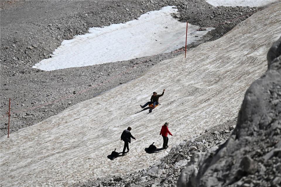 Rodeln an der Zugspitze soll bequemer werden. (Archivbild)  Angelika Warmuth/dpa