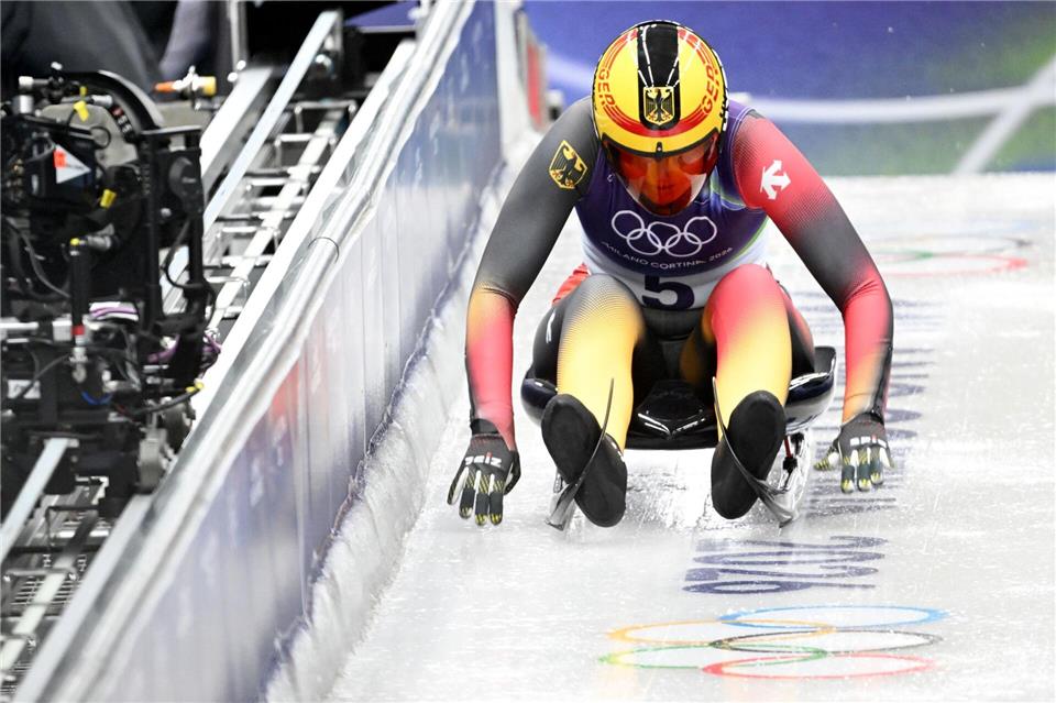 Rodlerin Merle Fräbel liegt nach zwei Läufen auf dem zweiten Platz.Robert Michael/dpa