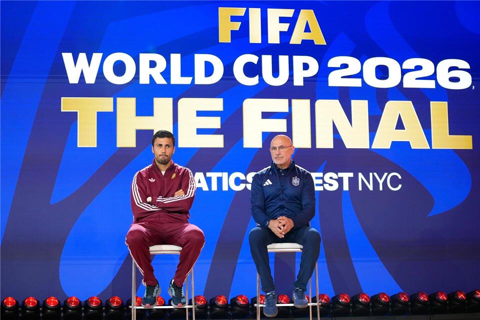 Rodri (links) und Luis de la Fuente gehen selbstbewusst ins WM-Finale gegen Argentinien.Frank Franklin II/AP/dpa