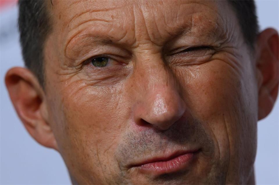 Roger Schmidt sieht keine Trainer-Diskussion in Leipzig.Hendrik Schmidt/dpa