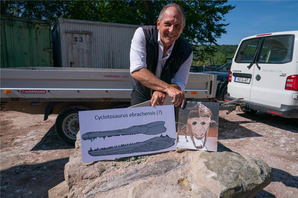 Roland Eichhorn präsentiert 2021 den spektakulären Fund. (Archivbild)Nicolas Armer/dpa